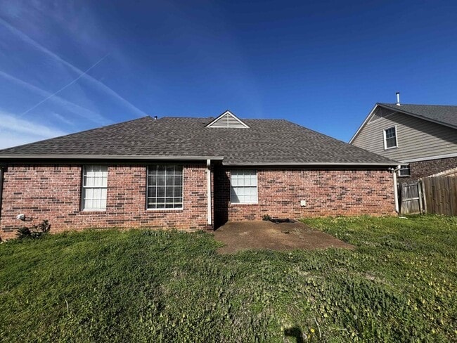 Building Photo - 1072 Red Fern Cir E