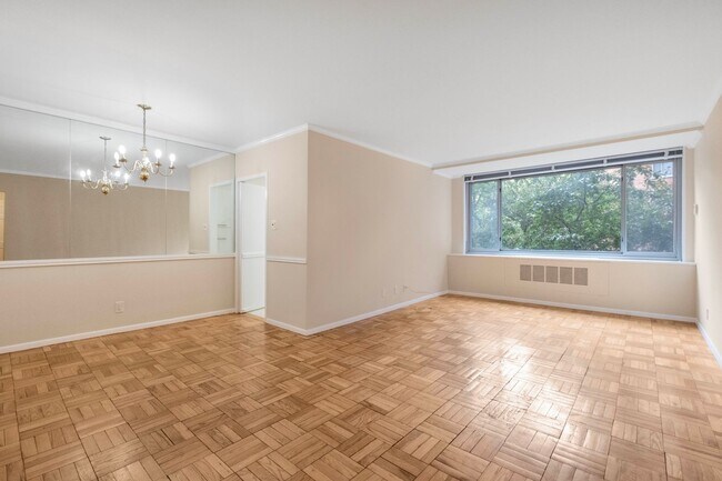Building Photo - Charming 2 BR/1 BA Condo in Cathedral Heig...