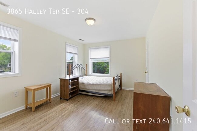 Building Photo - 3865 Halley Terrace SE