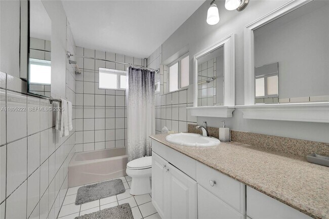 Building Photo - 1518 N Yale Dr