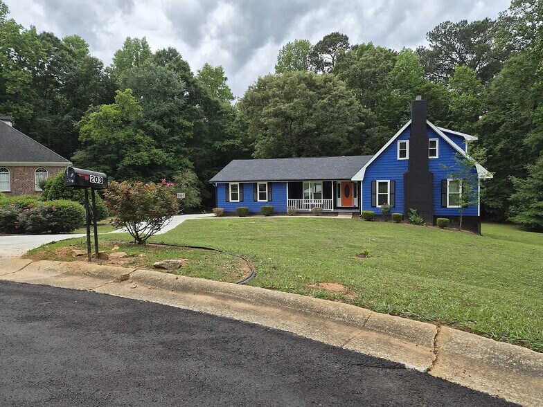 Building Photo - Room in Single Family Home on Hayes Ln