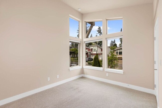 Building Photo - Beautiful Home in Kirkland with 2-Car Garage and Outdoor Patio!