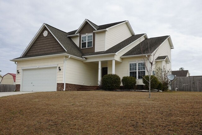 Building Photo - 3 Bedroom 2.5 Bathroom home located in Rogers Farm in Hubert!