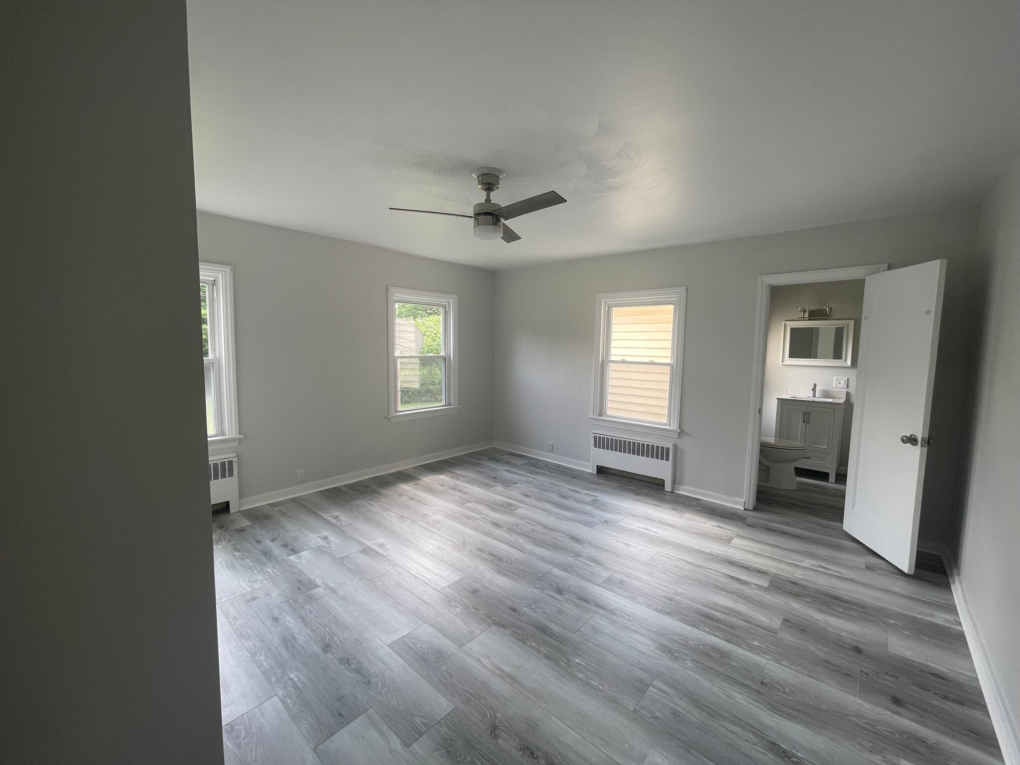 Master bedroom and bathroom - 10334 Adirondack View Hts