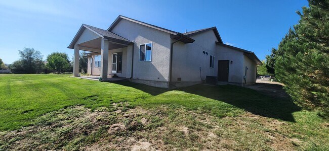 Building Photo - ALL PROSPECTIVE TENANTS MUST SUBMIT A $58 ...