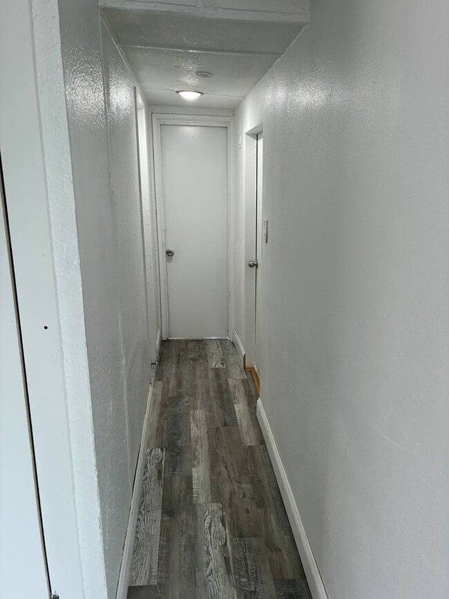 Building Photo - Socrum Loop