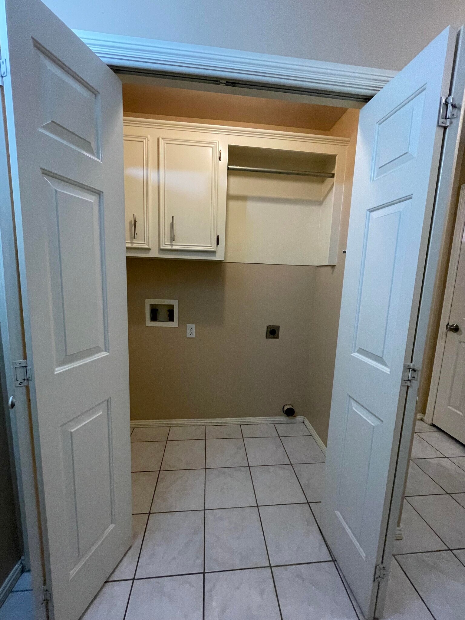 Washer + Dryer Hookup - 6800 N 8th St