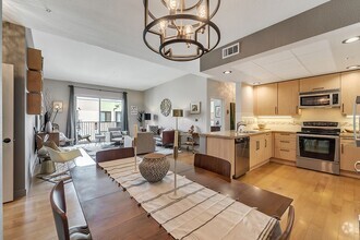 Building Photo - Top Floor 2 Bedroom Flat for Rent at Plant...