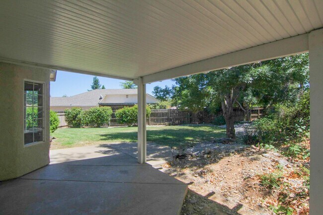 Building Photo - 4 Bedroom Mary Lake Home on Cul-De-Sac