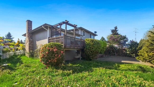 Building Photo - Cul-de-Sac Home Near Alderwood with Private Backyard