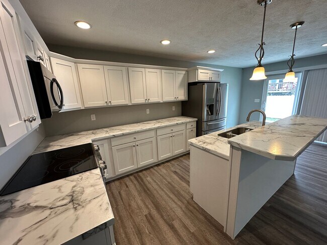 Building Photo - $2500 - Beautiful 3 bed 2 bath home in South Sioux City