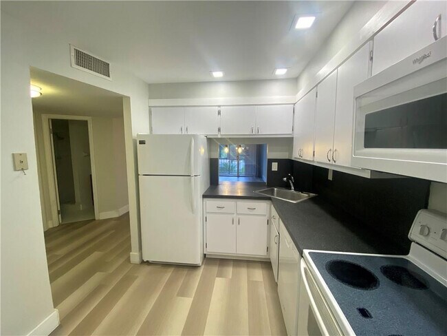 Building Photo - 2400 E Commercial Blvd