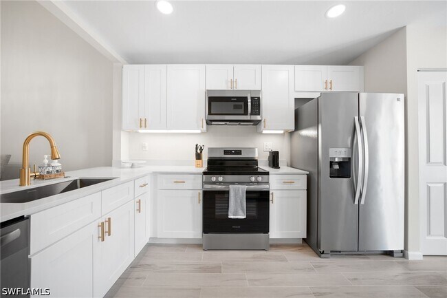 Building Photo - 1808 Kings Lake Blvd