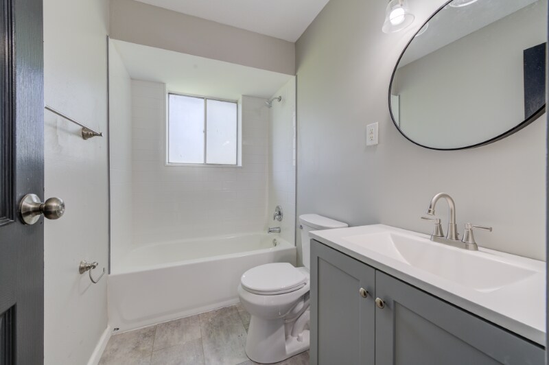 Building Photo - 10760 Tropic Dr