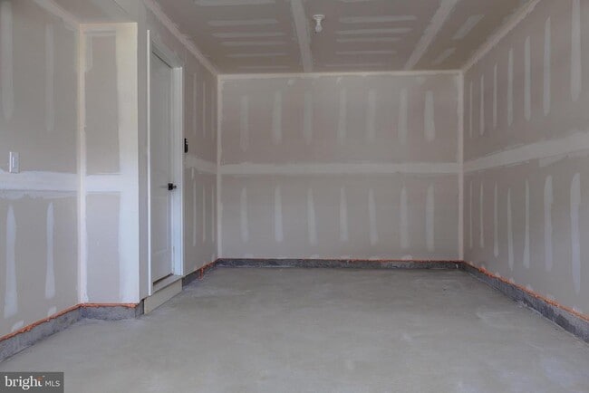 Building Photo - 6 Foxwood Dr
