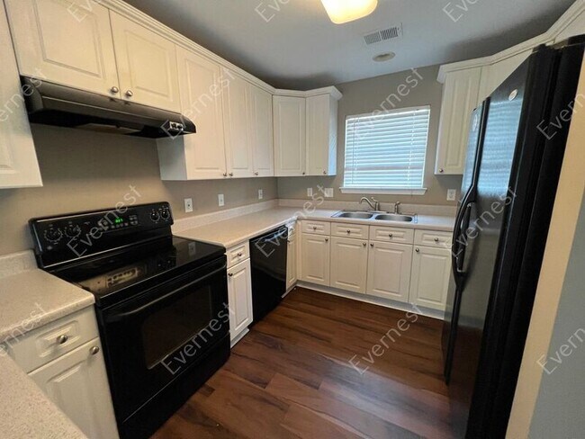 Building Photo - 323 Forest Lakes Dr