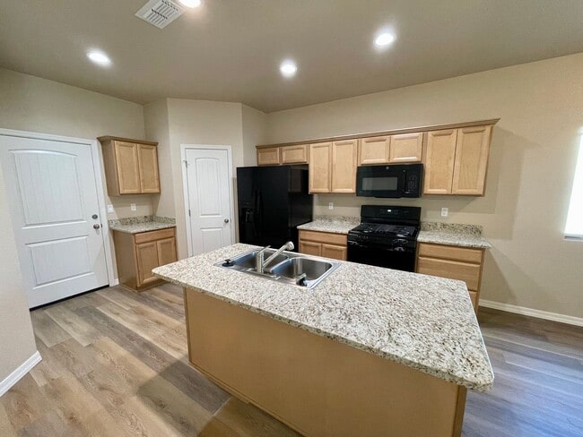 Building Photo - Beautiful 4 Bedroom Home in Kingman Crossing Community.
