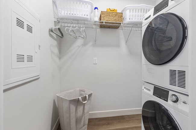 Building Photo - Lofts on Grove