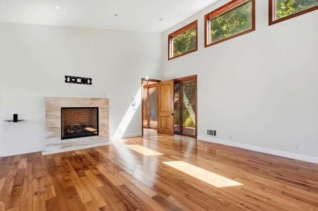 Building Photo - 3911 Pepper Tree Ct