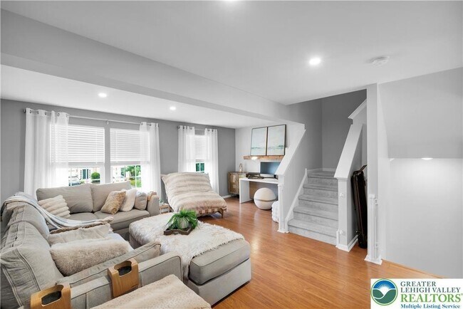 Building Photo - 1079 Sparrow Way