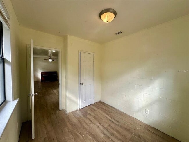 Building Photo - 651 NE Waldo Rd