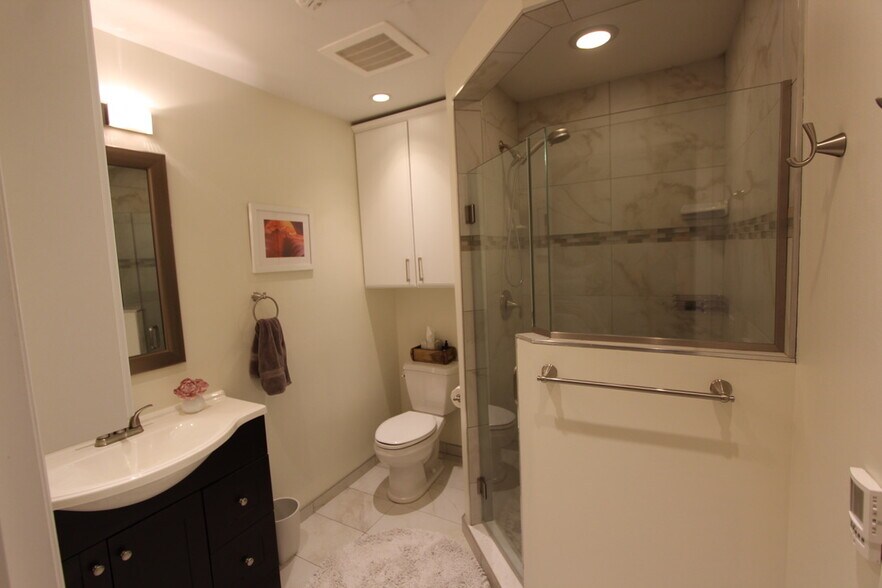 Building Photo - 139 7th St