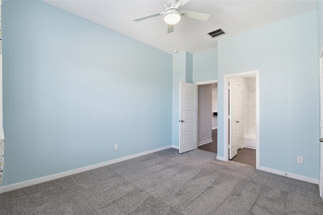 Building Photo - 15314 Viviente Dr