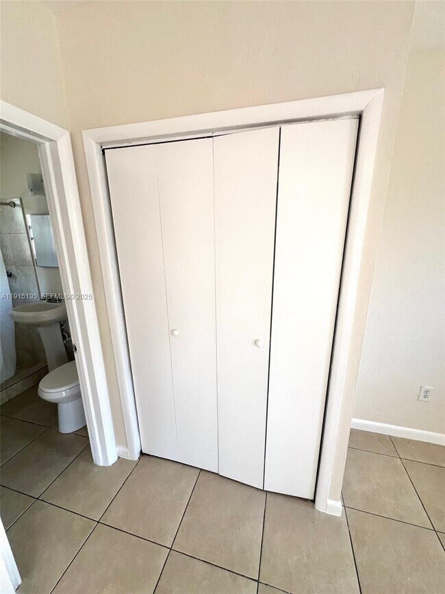 Building Photo - 690 NE 85th St