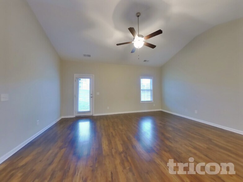 Building Photo - 824 Ellyson Dr