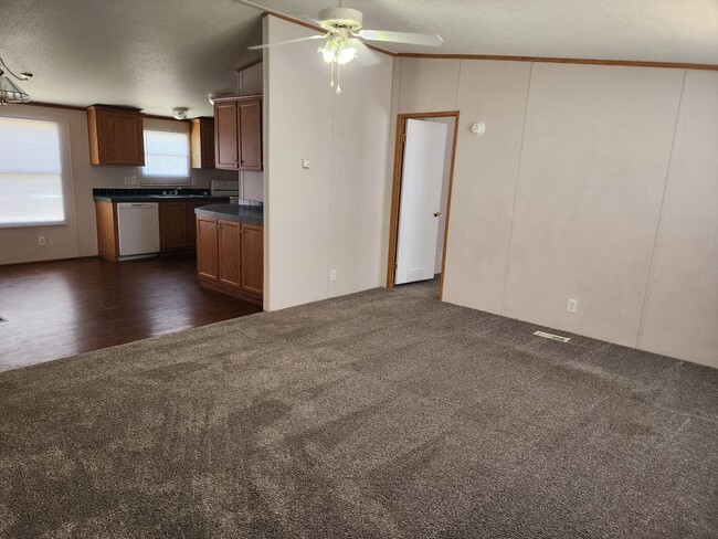 Building Photo - All utilities included!!!