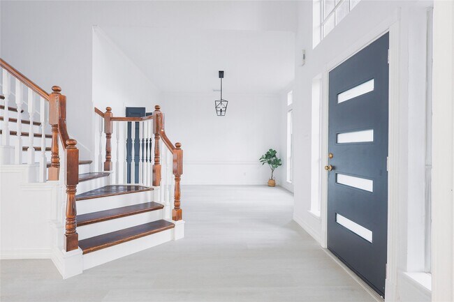 Building Photo - 17527 Sandy Cliffs Dr