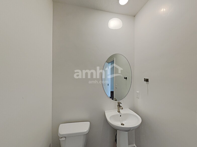 Building Photo - 6101 W Arranmore Dr