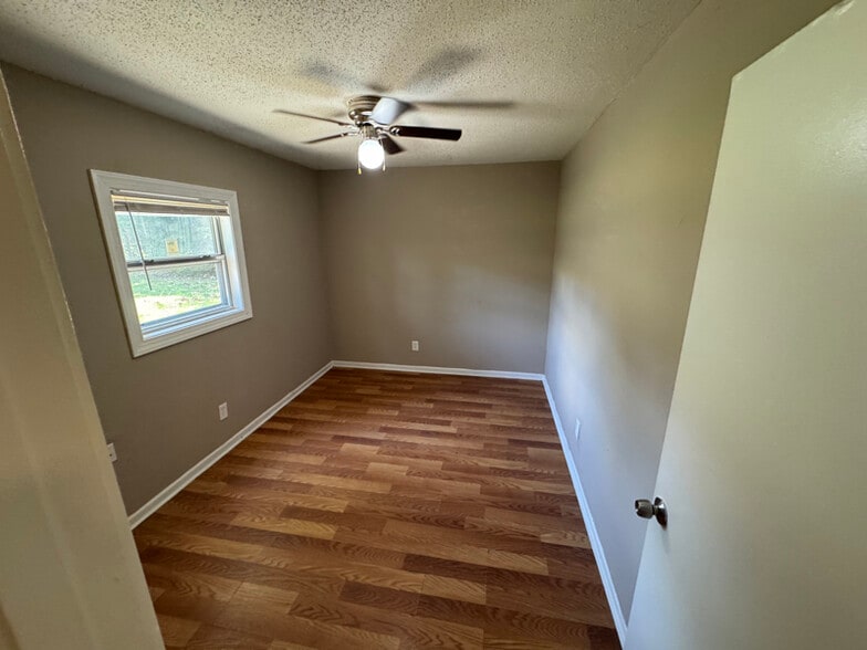 Building Photo - 4187 Falcon Dr
