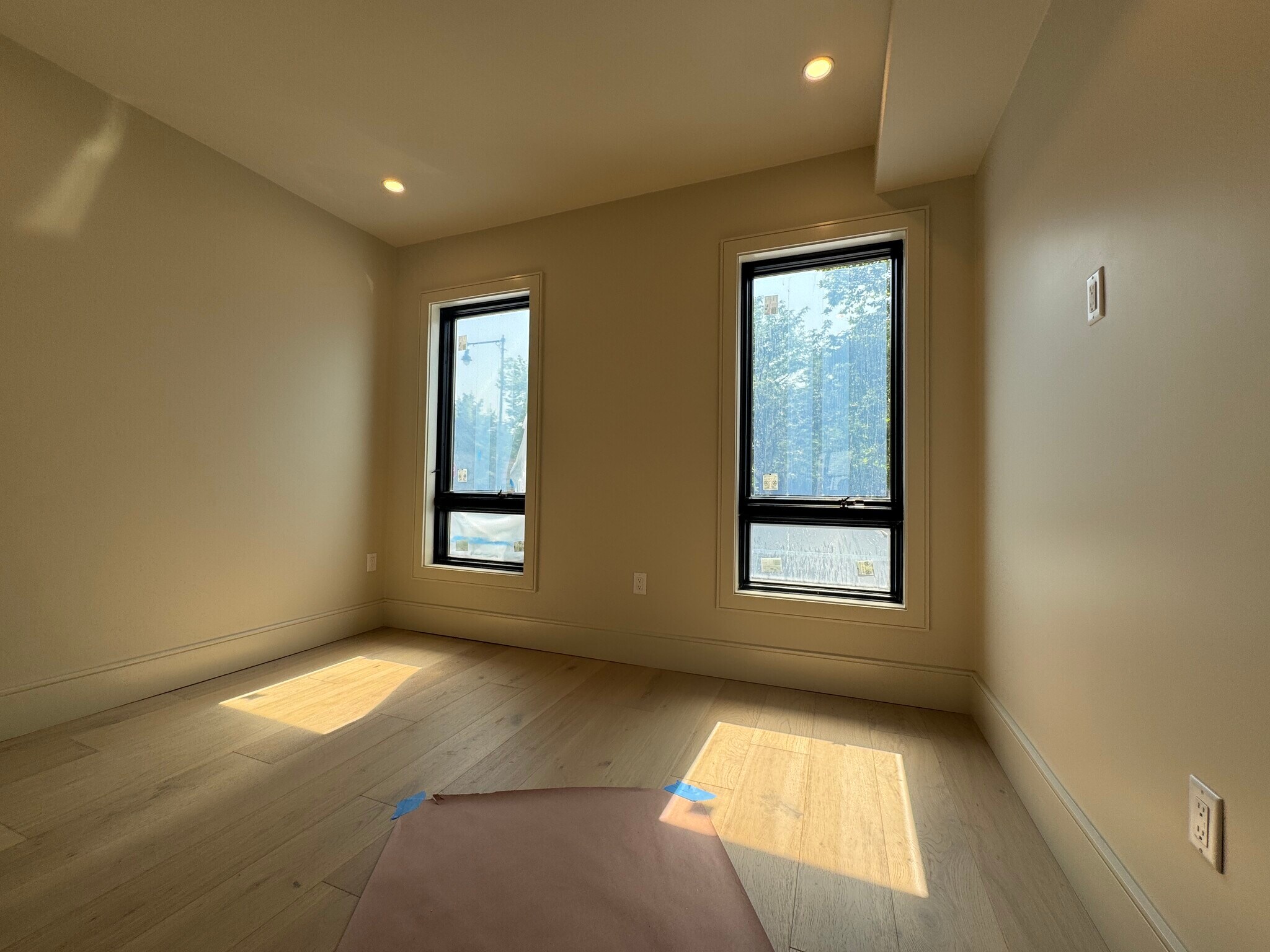 Building Photo - 300 Franklin St