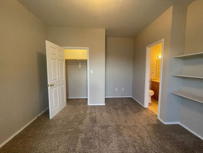 Building Photo - Holiday Move In Special! (See Below)~AMAZI...