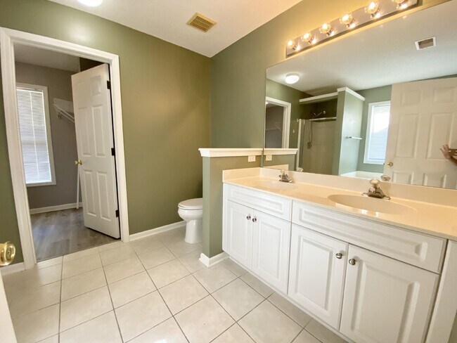 Building Photo - Spacious, Four Bedroom Home in The Farm!