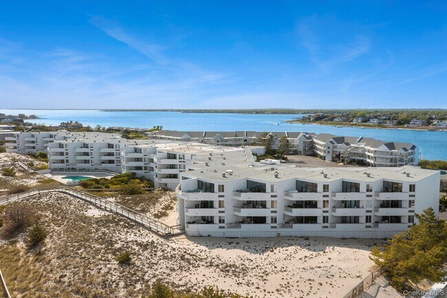 Building Photo - 253 Dune Rd