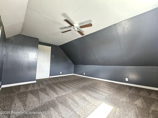 Building Photo - 327 S Hyde Park Ave