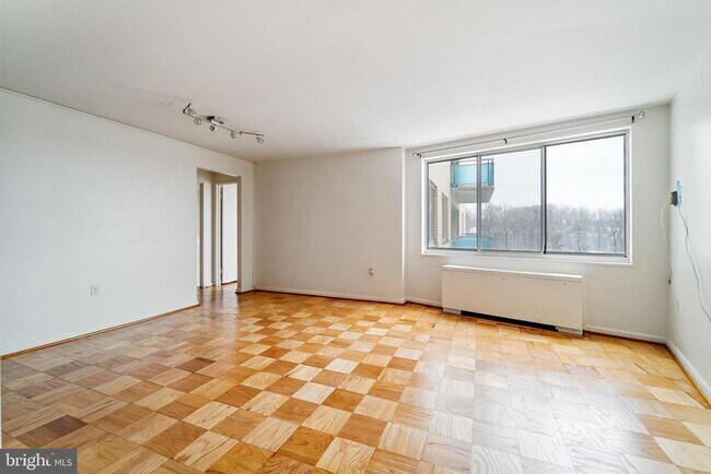 Building Photo - 10201 Grosvenor Pl