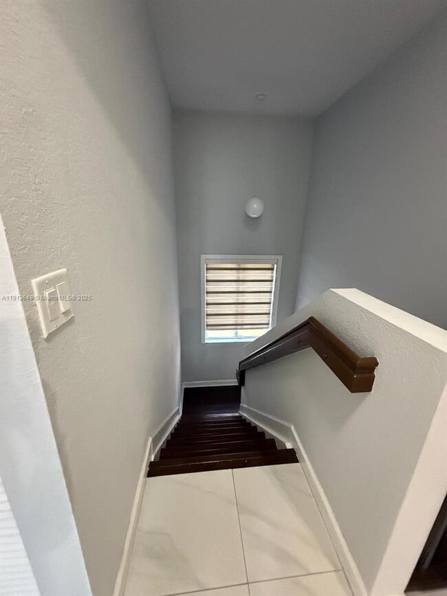 Building Photo - 239 SE 31st Terrace