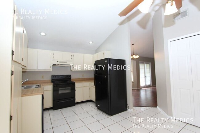 Building Photo - 153 Becky Thatcher Ct