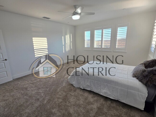 Building Photo - Executive Single Story Rental in HIGHLY DESIRABLE Heritage 55+ Community!