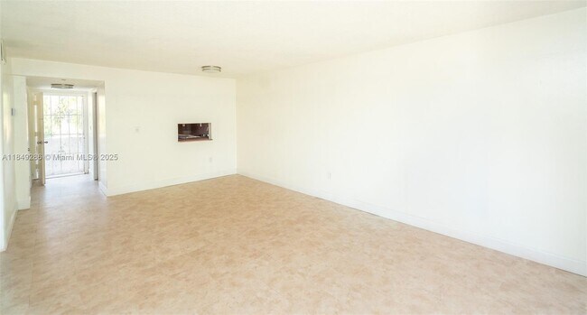 Primary Photo - 1850 NE 169th St