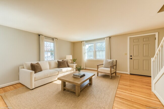 Building Photo - 13 Boxwood Ln