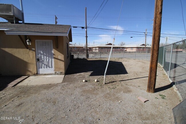 Building Photo - 8903 Old County Dr