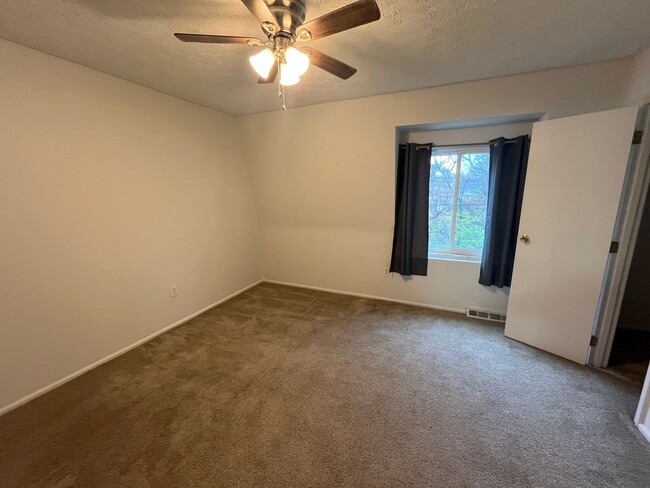 Building Photo - Two bedroom in Edwardsville