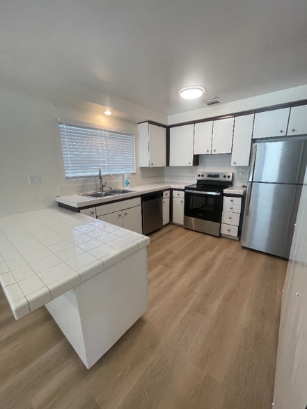 Building Photo - 563 S Fashion Park St