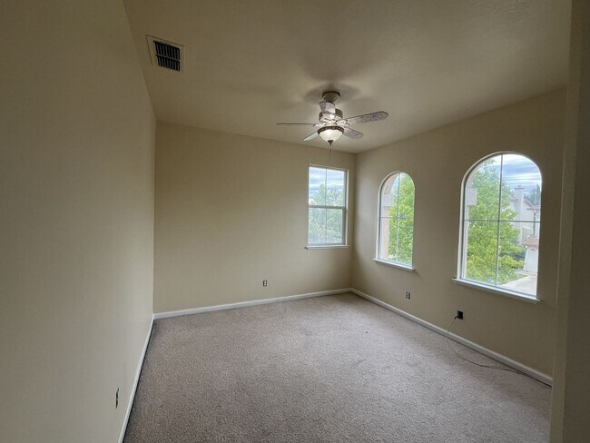 Building Photo - COMING SOON!!! 4 bedroom 3 bathroom home in Elk Grove!