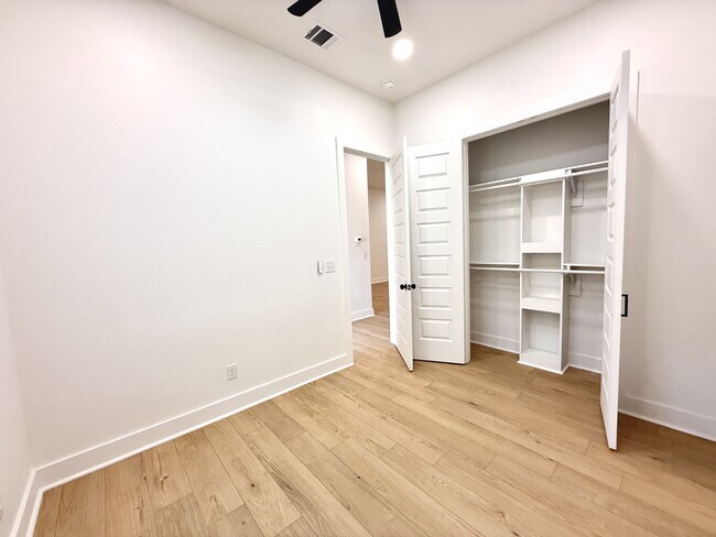Building Photo - 921 S.Franklin Dr