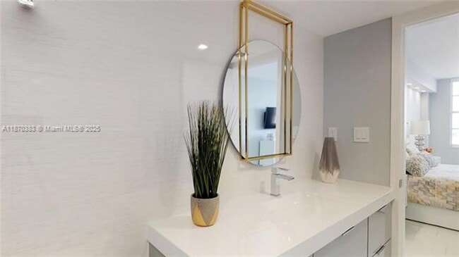 Building Photo - 5601 Collins Ave